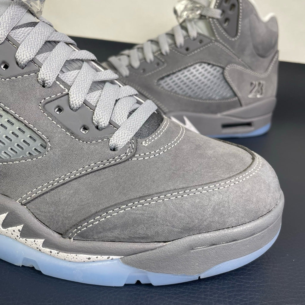 Air Jordan 5 Wolf Grey - front toe box view