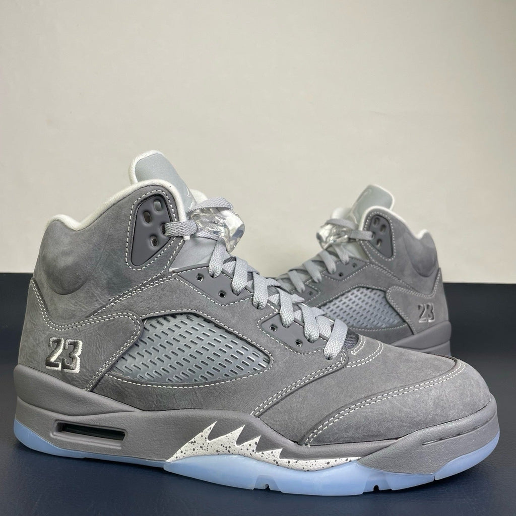 Air Jordan 5 Wolf Grey - close up toe and shark tooth midsole