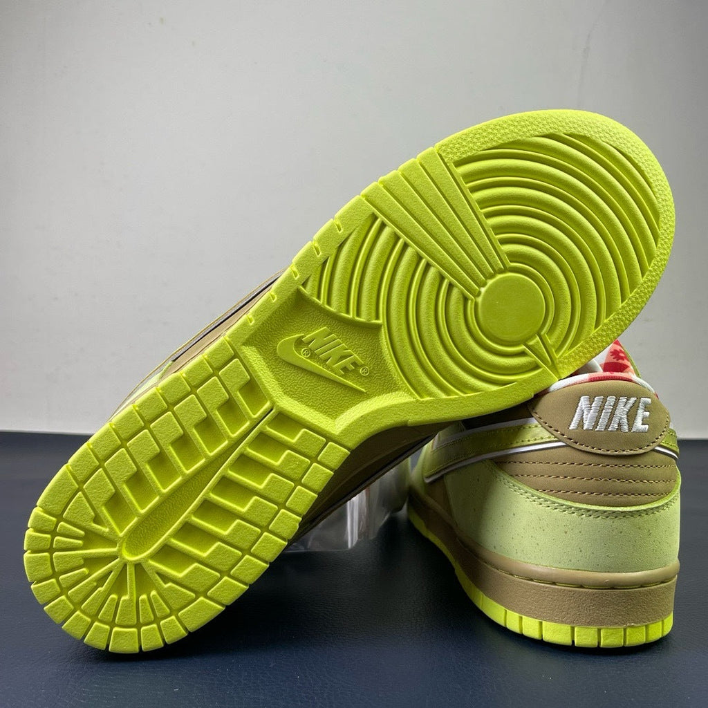 Nike SB Dunk Low Green Apple sole view