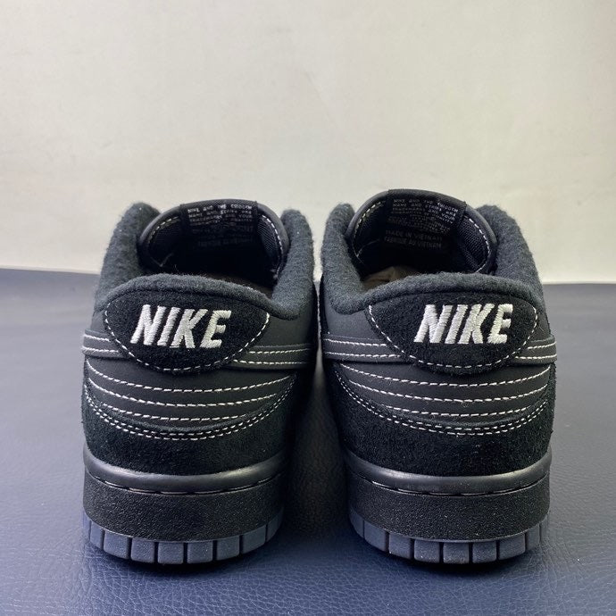 Nike SB Dunk Low Black heel view