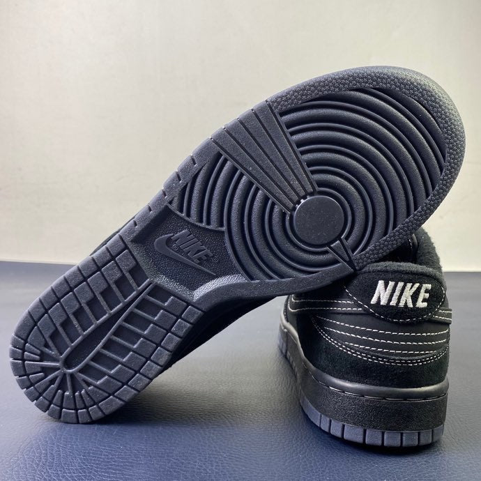 Nike SB Dunk Low Black sole view