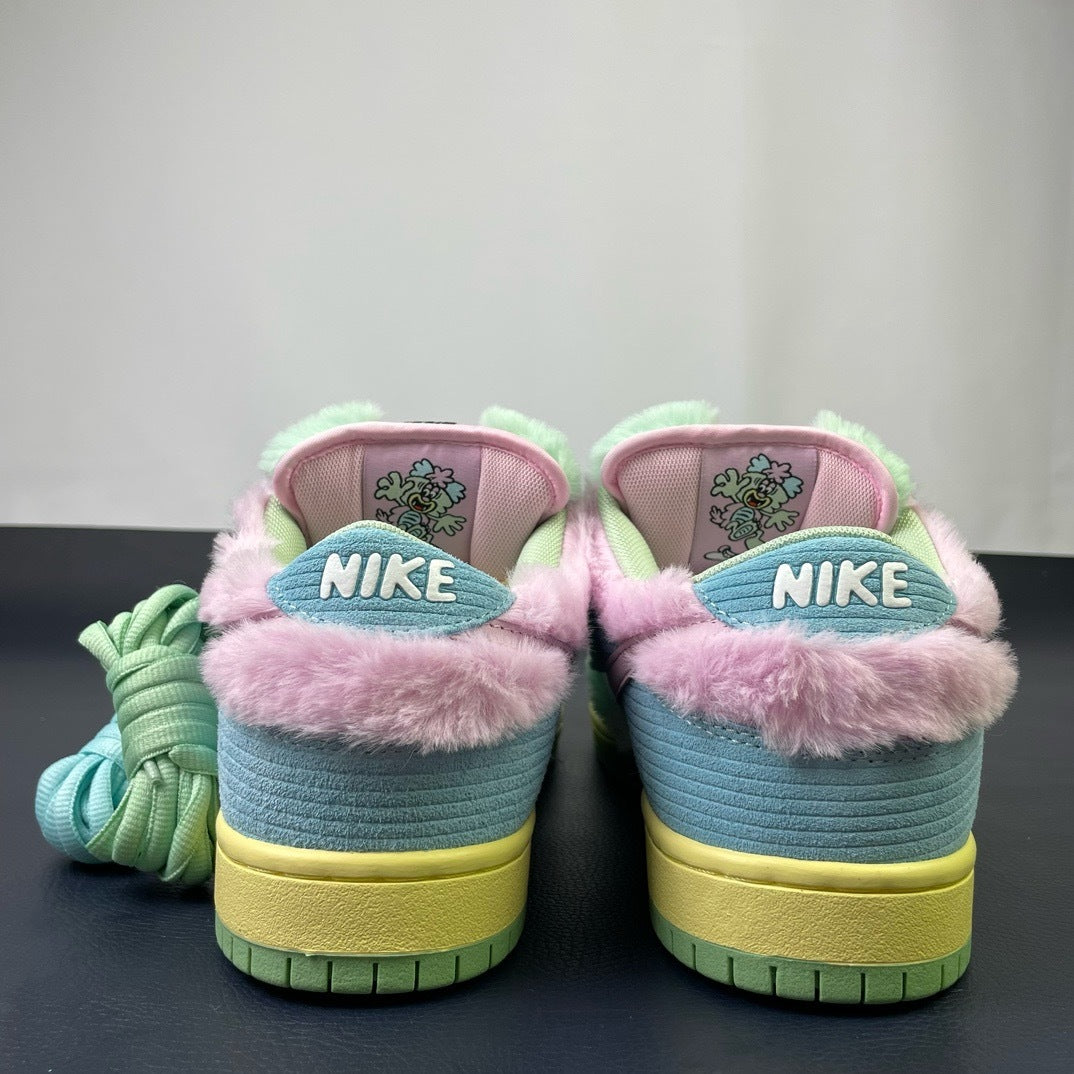 Verdy x Nike SB Dunk Low - pair side view