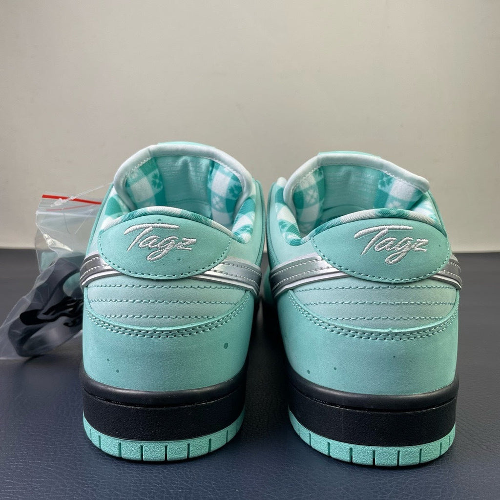 Nike SB Dunk Low x Tagz Teal - Front view