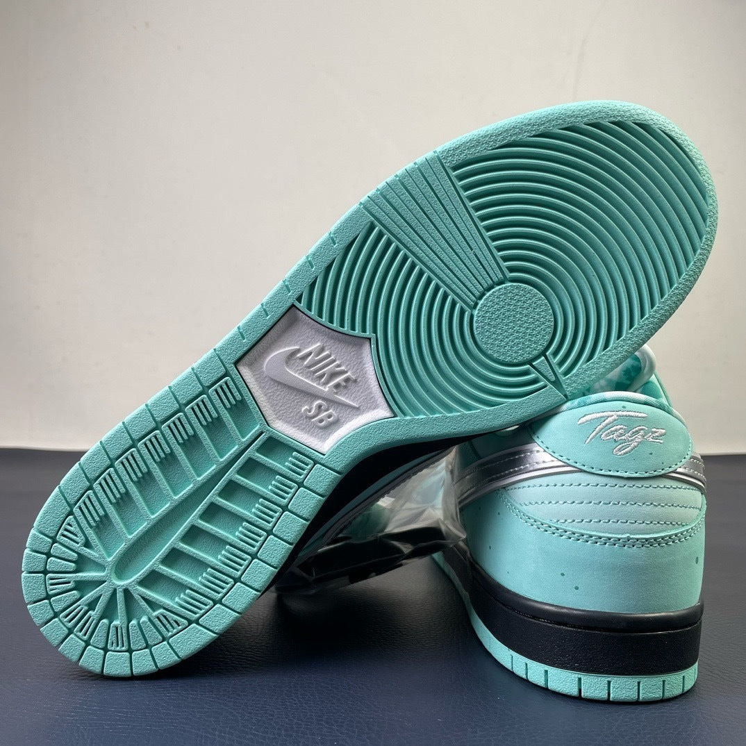 Nike SB Dunk Low x Tagz Teal - Side profile