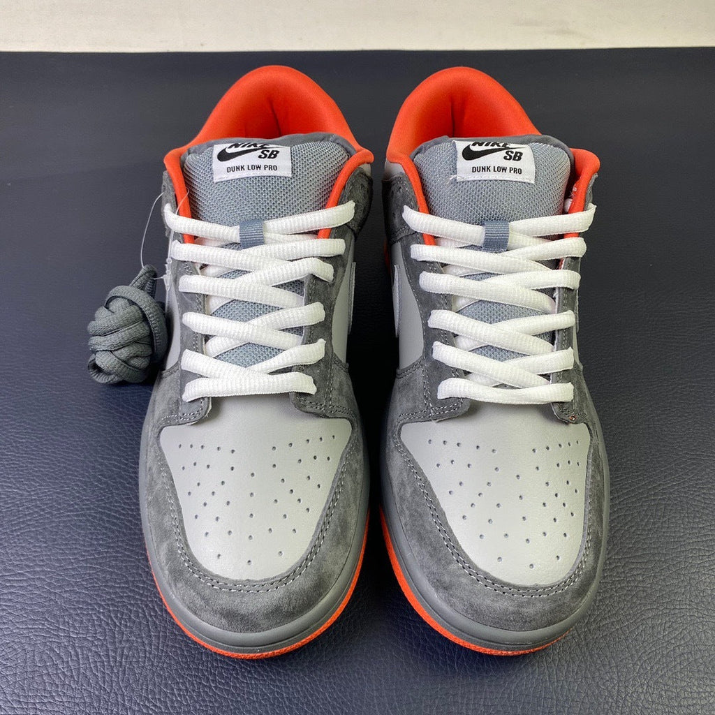 Nike SB Dunk Low Pro Pigeon - Heel View