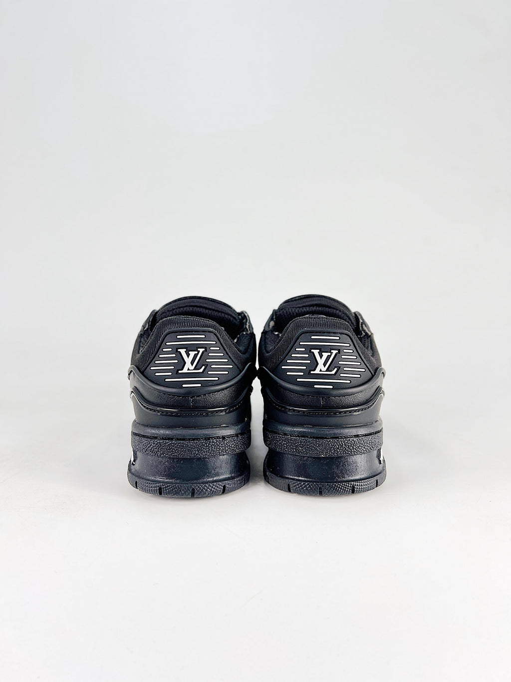 LV Trainer Maxi Black - Side pair view