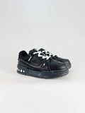 LV Trainer Maxi Black - Heel view