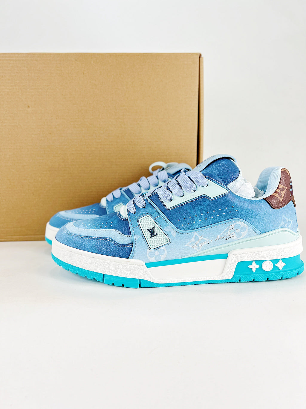 LV Trainer #54 Blue Monogram - Lateral profile
