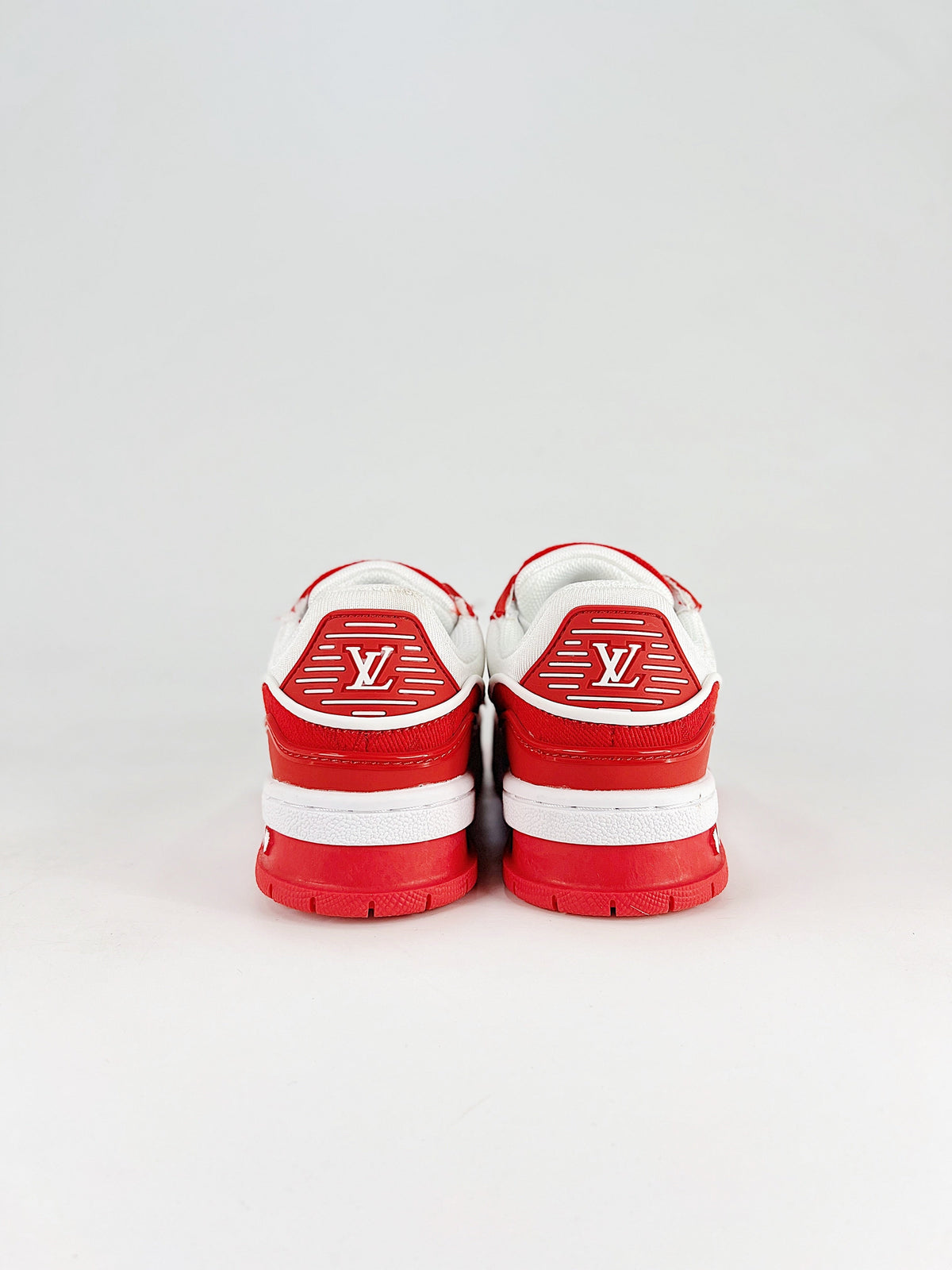 LV Trainer Maxi Red White - Three quarter front pair view