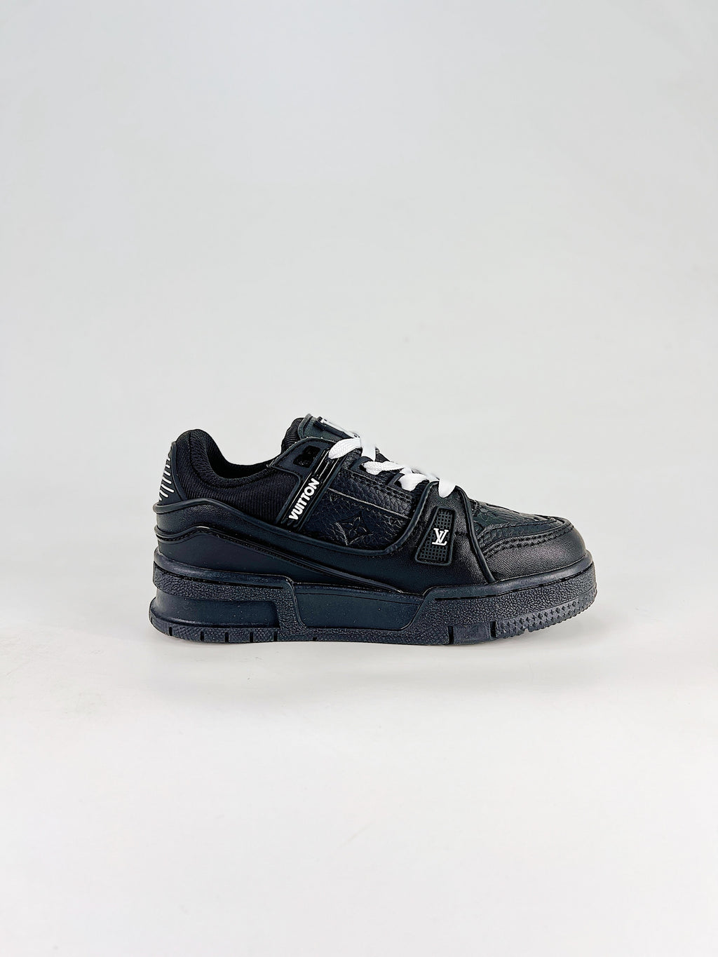 LV Trainer Maxi Black - Lateral view