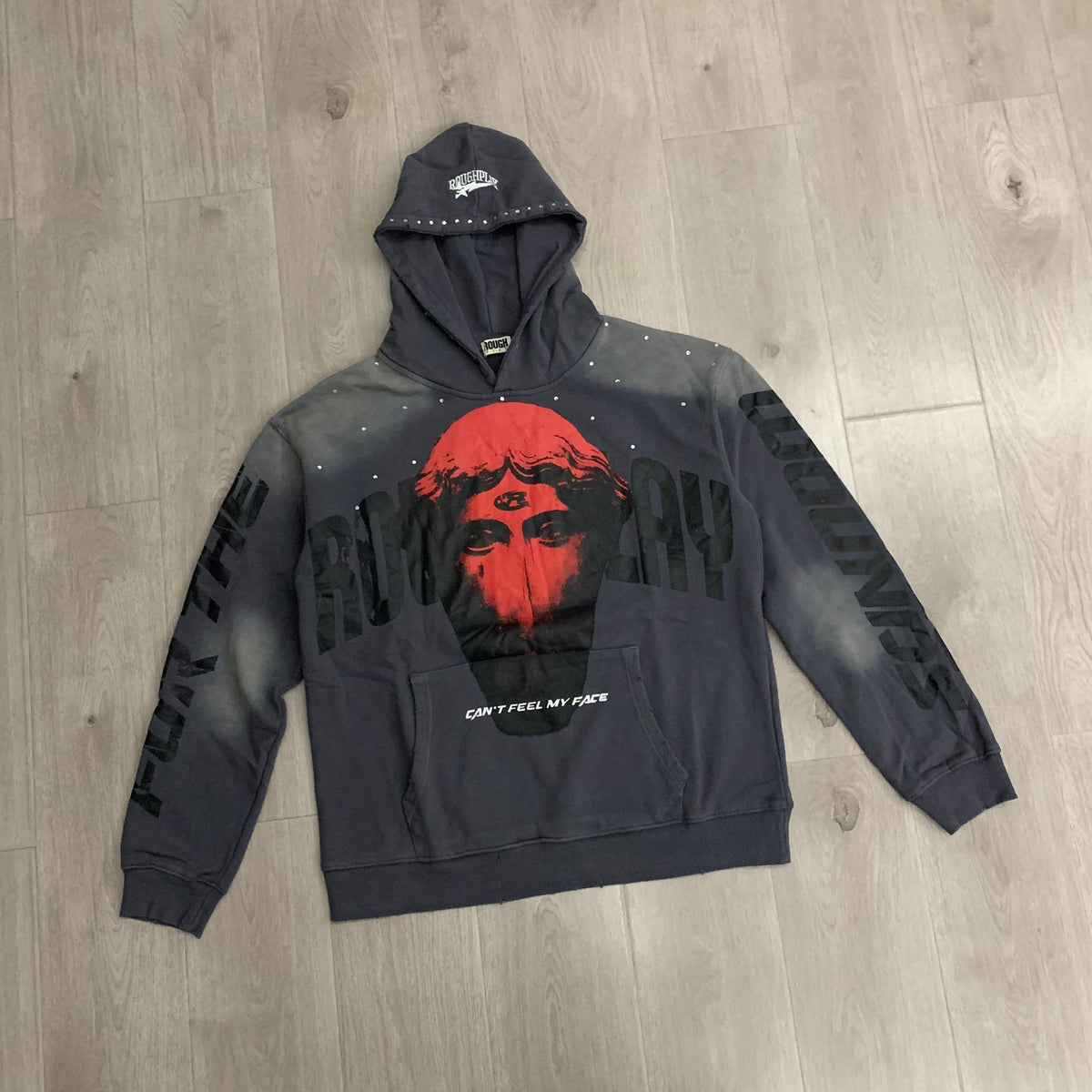 Roughplay Globe Hoodie - chest and sleeve detail