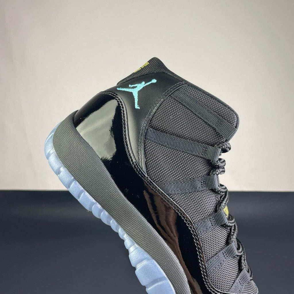 Air Jordan 11 Gamma Blue - Side view