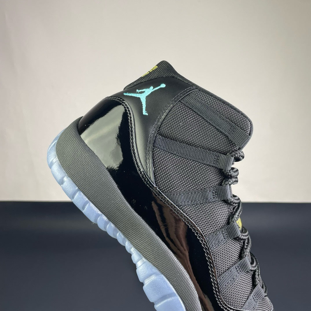 Air Jordan 11 Gamma Blue - Side view