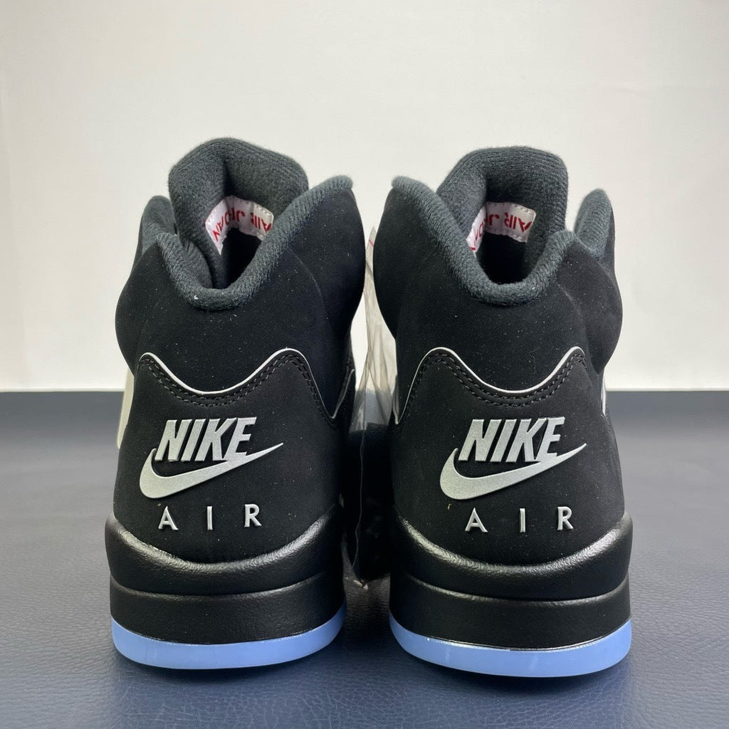 Air Jordan 5 Retro Oreo - Heel View