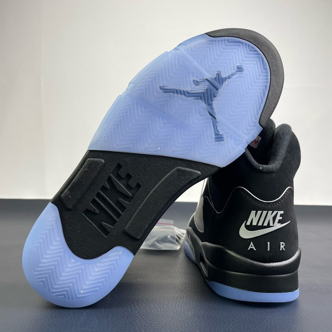 Air Jordan 5 Retro Oreo - Side View