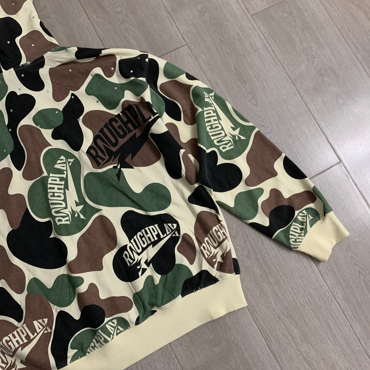 Rough Play Camo Full-Zip Hoodie - Sleeve detail