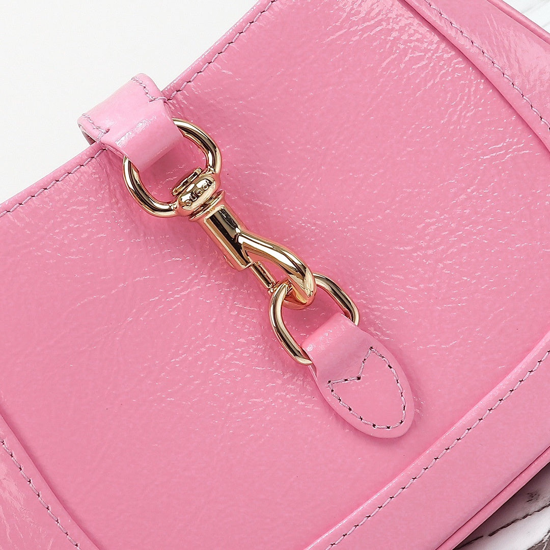 Gucci Jackie 1961 mini bag gold piston closure close-up