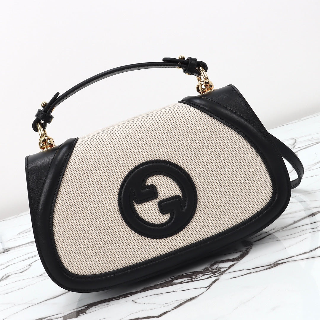 Gucci Blondie bag interior flat lay