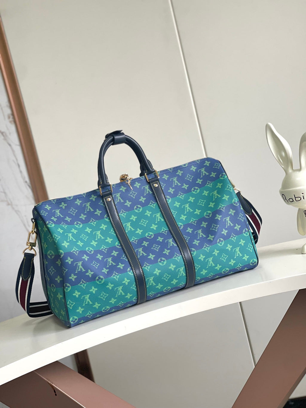 Louis Vuitton Keepall Bandoulière 50 – Back View showing Monogram Gradient