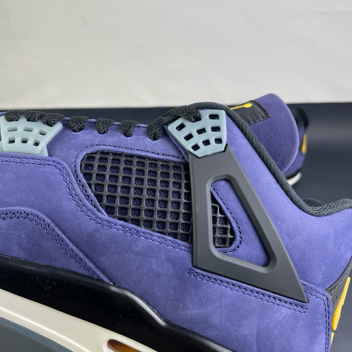 Air Jordan 4 Canyon Purple - heel Nike Air branding