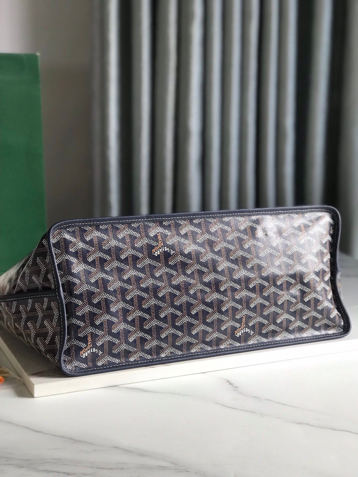 Goyard Saint Louis Tote Black - front view