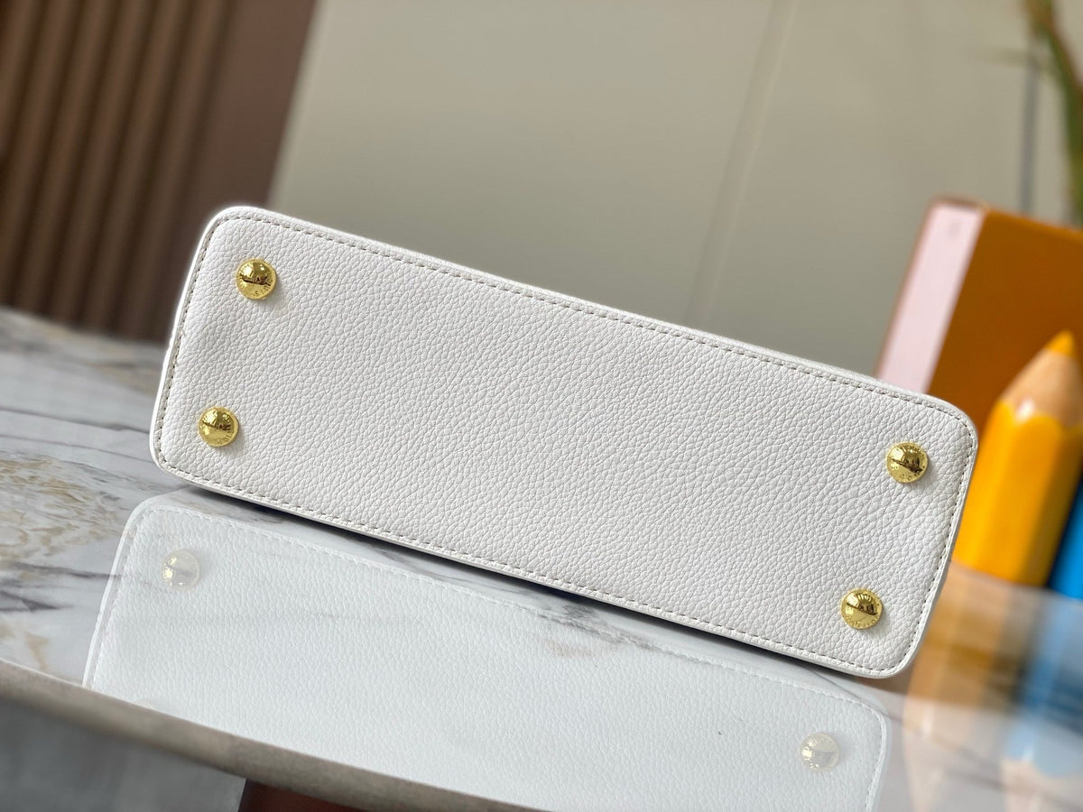 Louis Vuitton Capucines BB white Taurillon leather texture