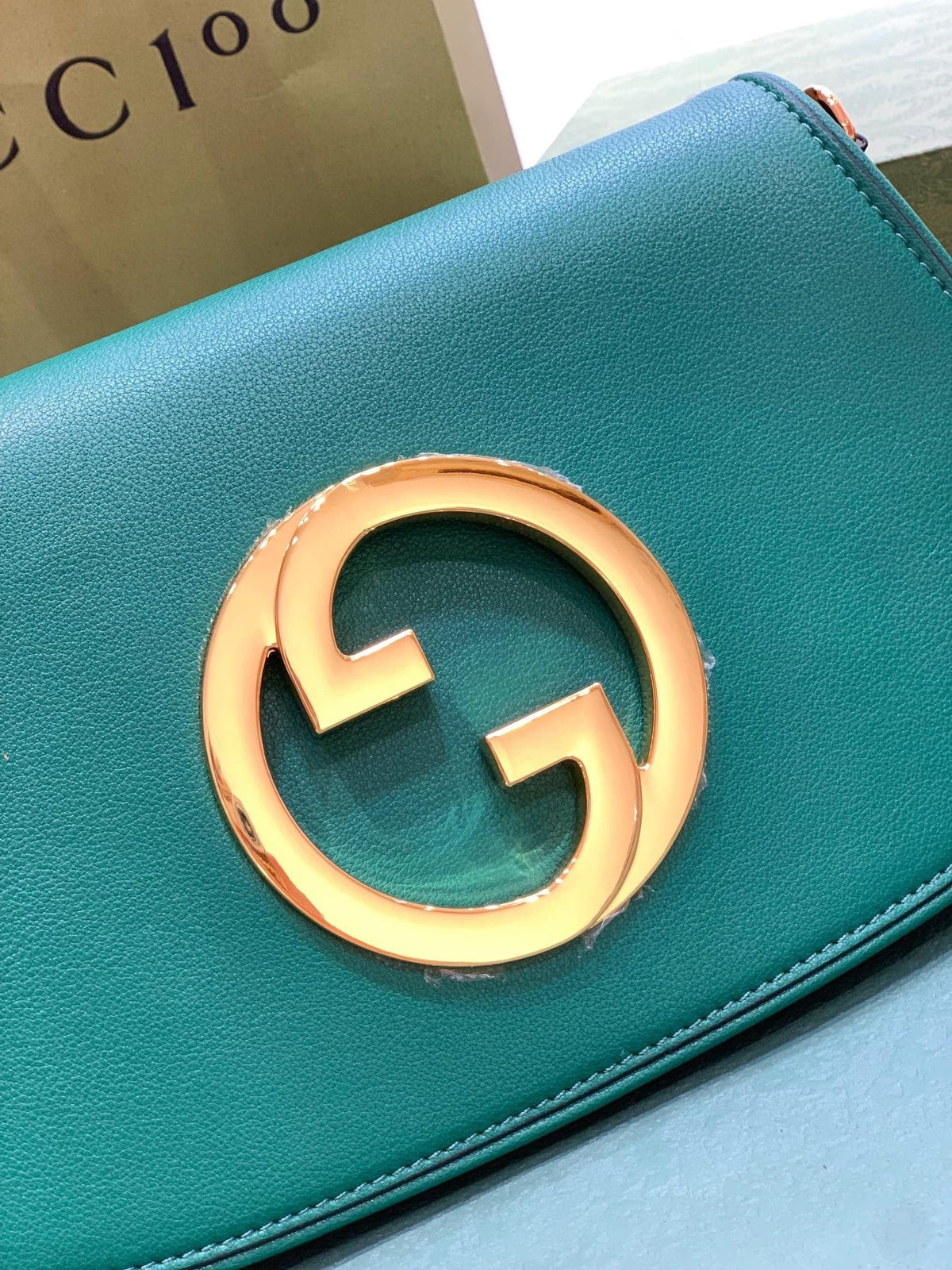 Gucci Blondie Shoulder Bag front view with chain strap