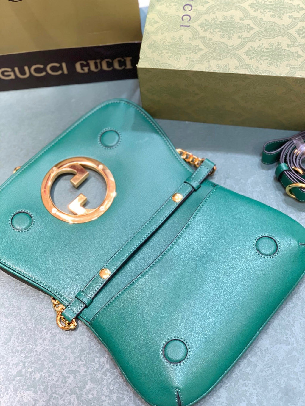 Gucci Blondie Shoulder Bag open flap view