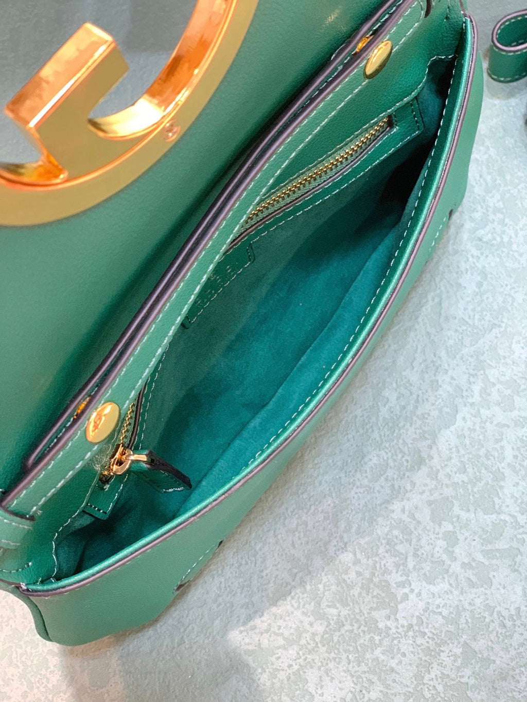 Gucci Blondie Shoulder Bag detail shot