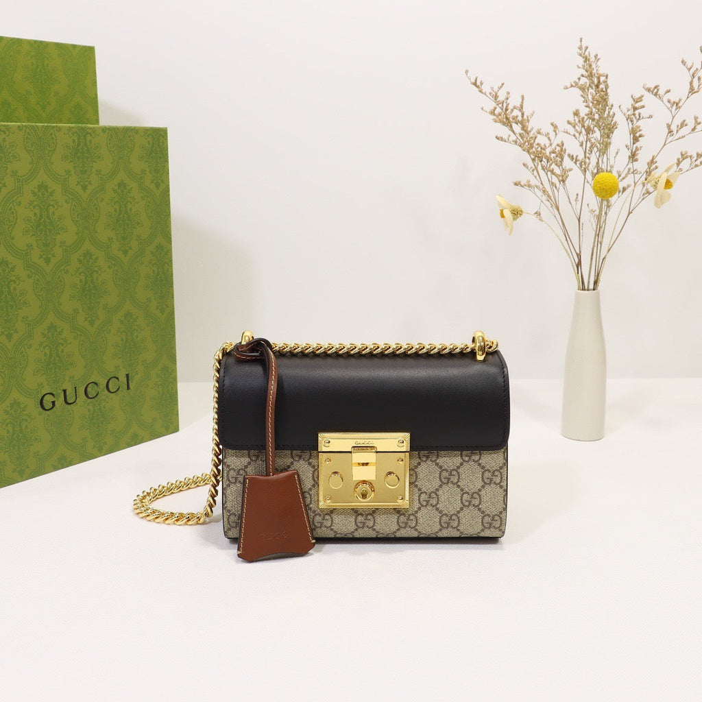 Gucci Padlock Small Shoulder Bag - leather detail close-up