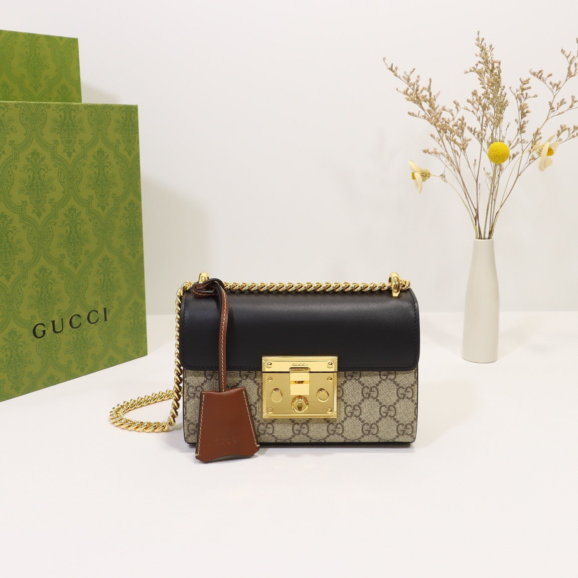 Gucci Padlock Small Shoulder Bag - leather detail close-up