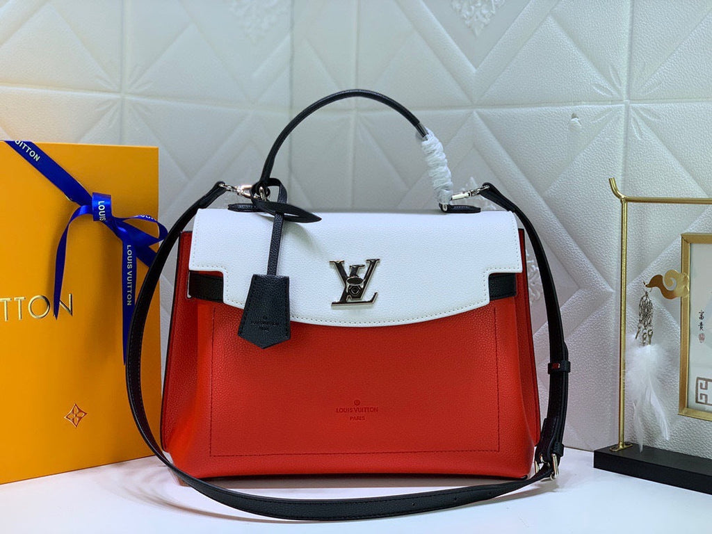 LV Lockme Ever BB - hardware clasp close-up