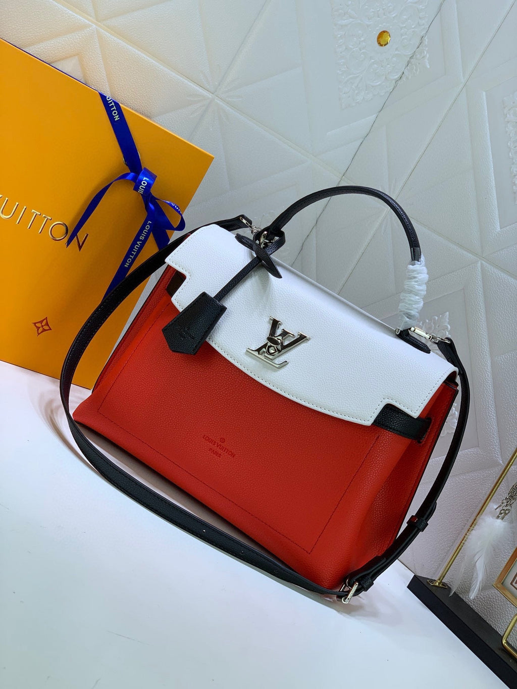 LV Lockme Ever BB - front view with LV box