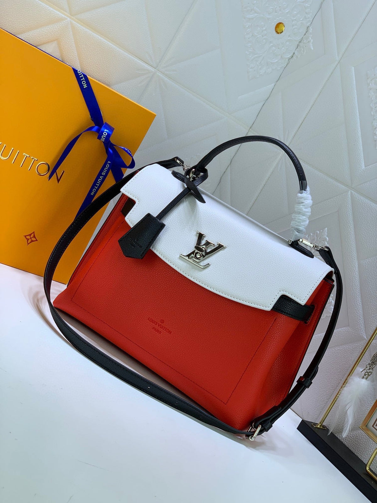 LV Lockme Ever BB - front view with LV box