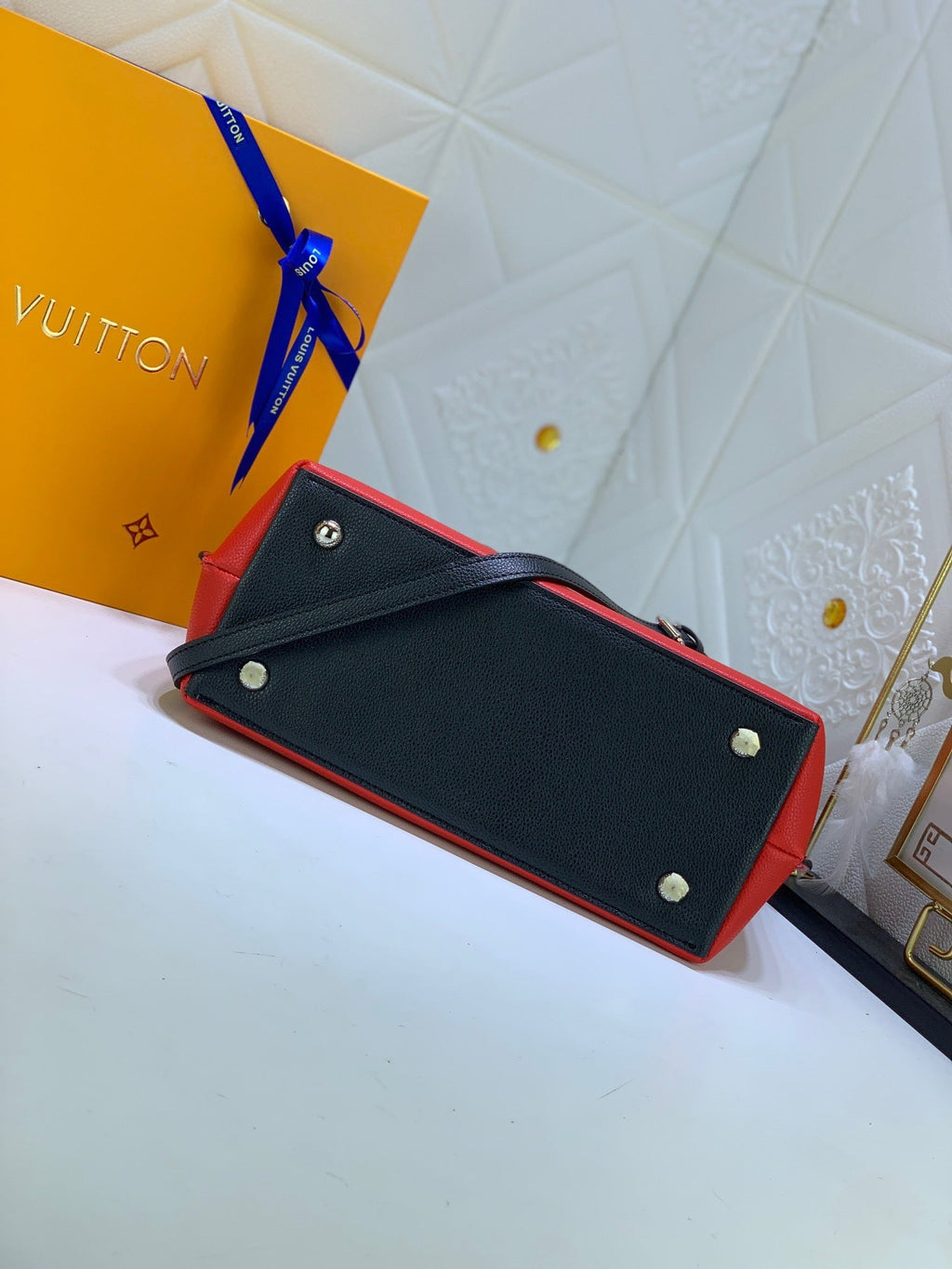 LV Lockme Ever BB - three-quarter angle view