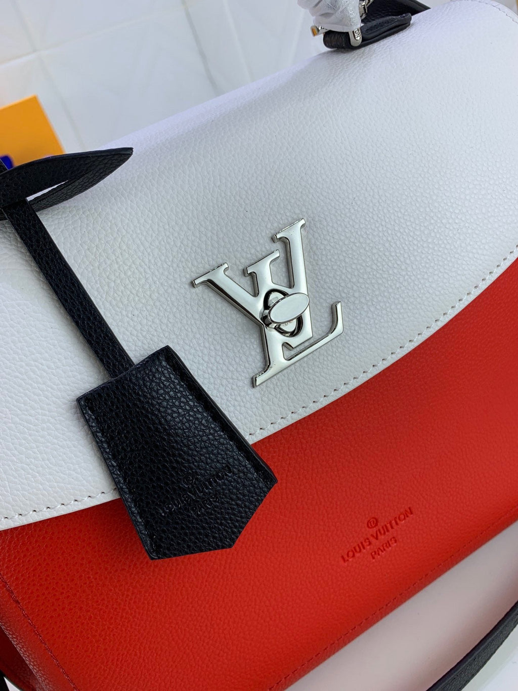 LV Lockme Ever BB - base with metal feet detail