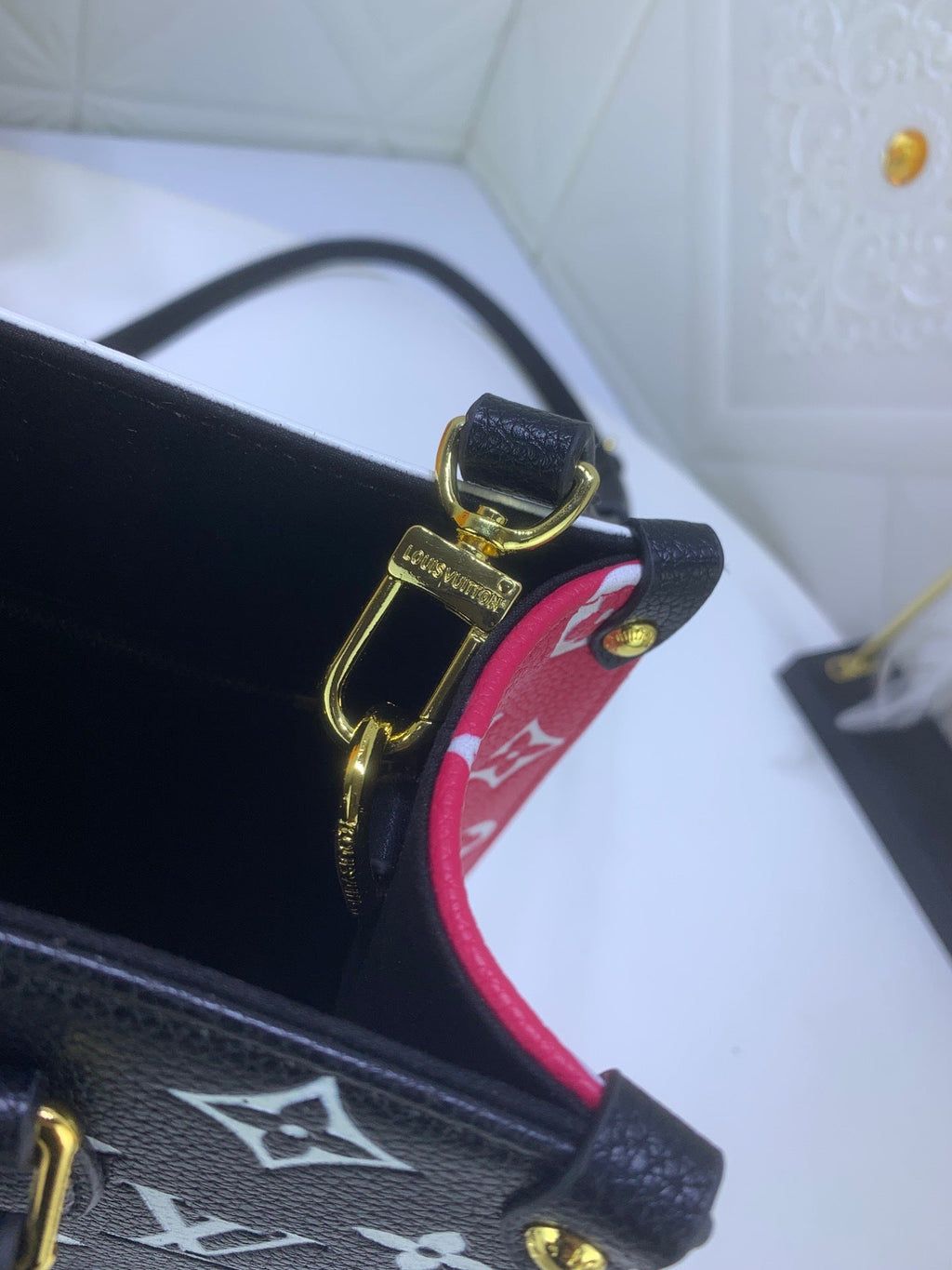 LV OnTheGo MM Bicolor – additional detail view