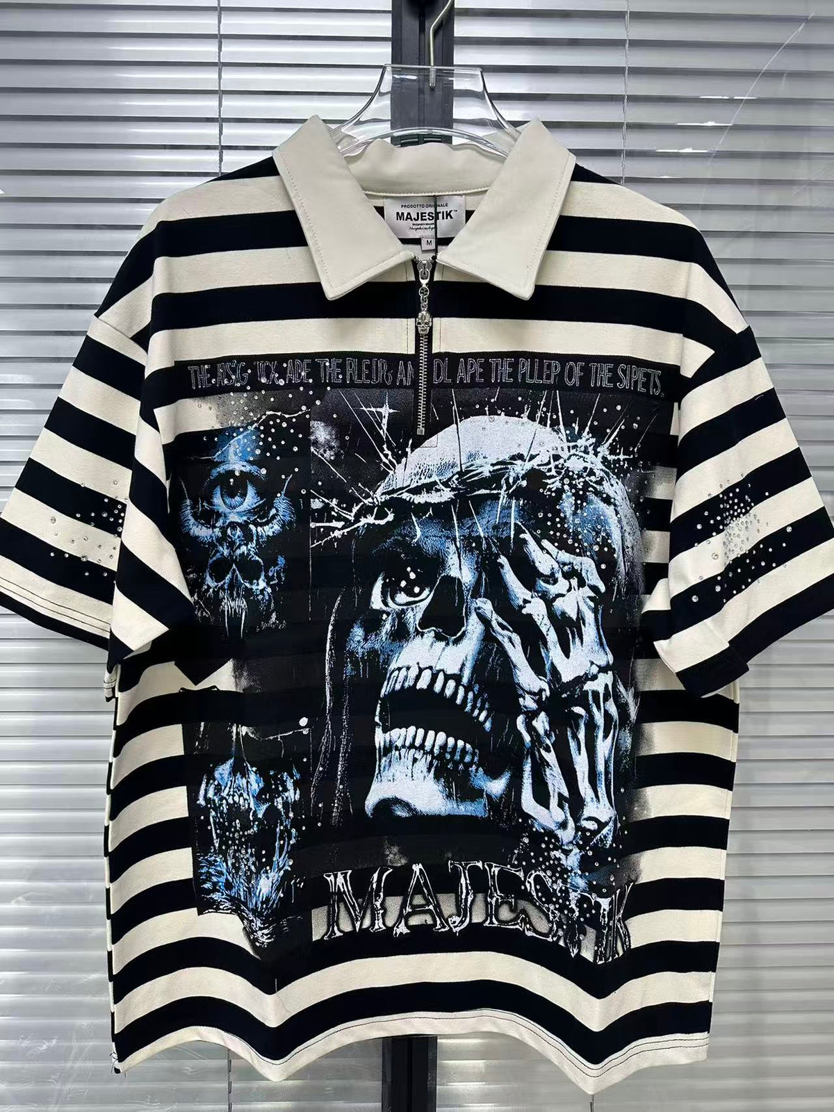 MAJESTIK GRAPHIC ZIP UP COLLARD T-SHIRT