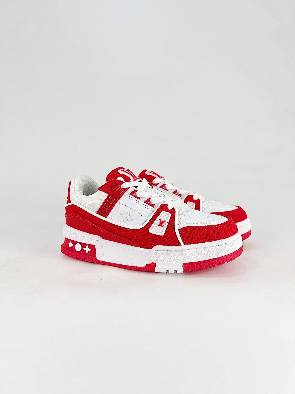 LV Trainer Maxi Red White - Three quarter rear pair view