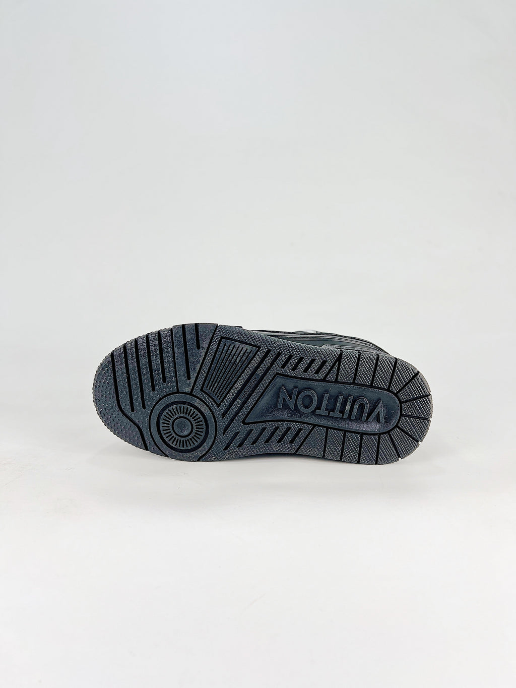 LV Trainer Maxi Black - Outsole view