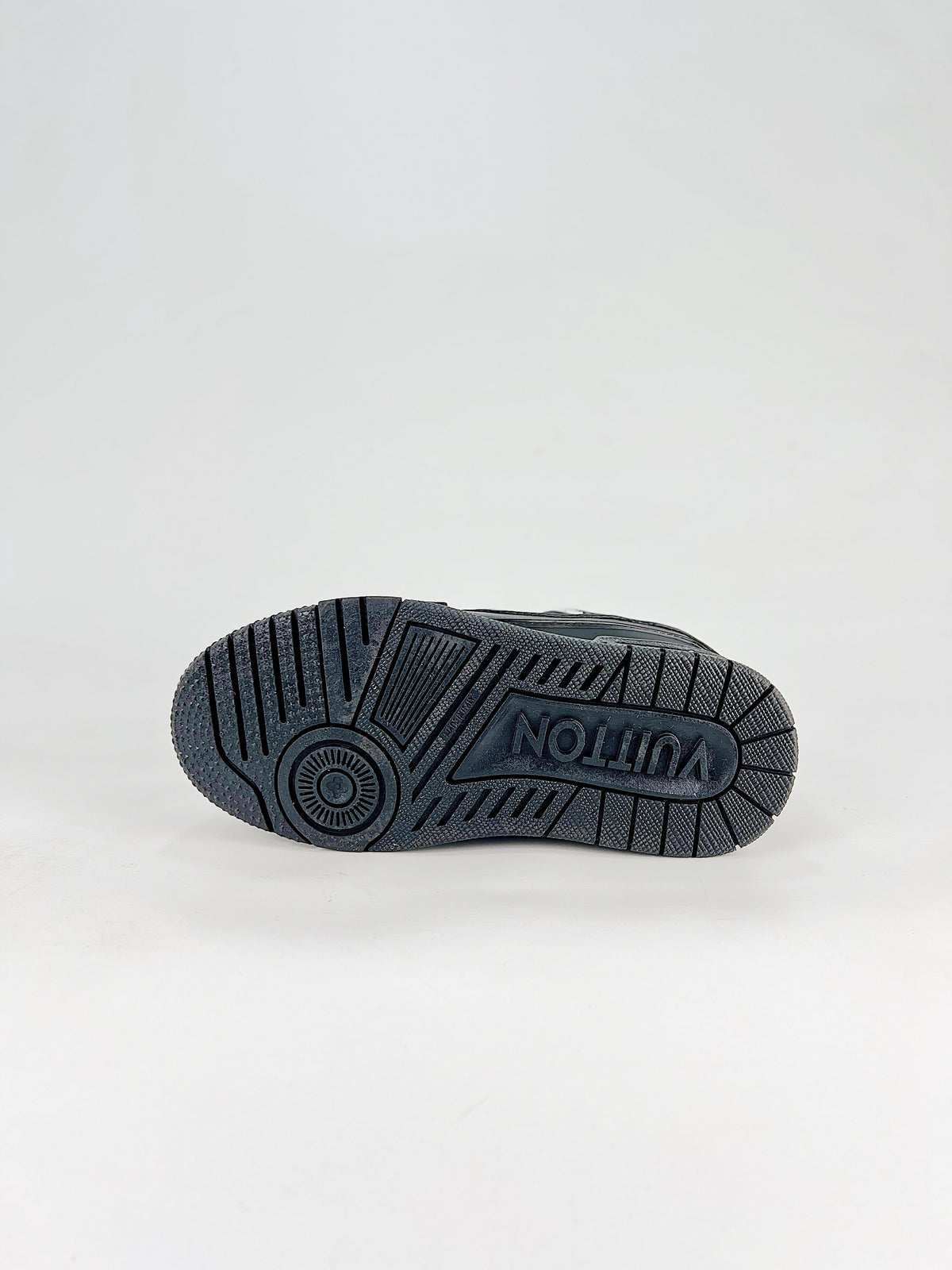LV Trainer Maxi Black - Outsole view